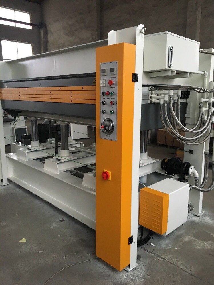 貼面熱壓機(jī)出現(xiàn)漏油情況怎么辦？